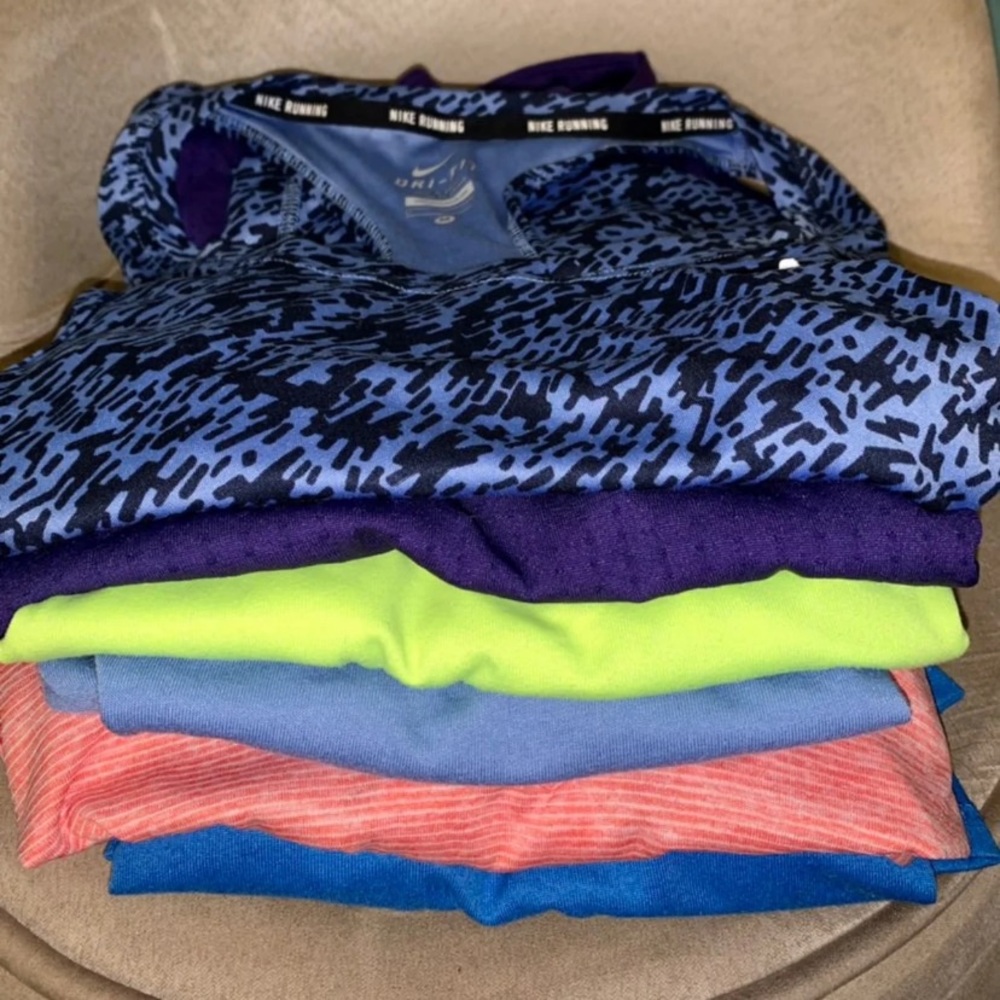 Nike top bundle!!